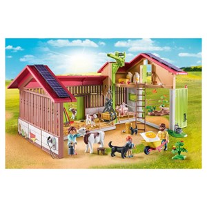 Ferme avec panneaux solaires