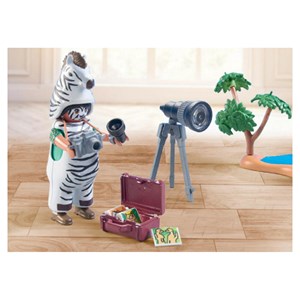 Photographe avec déguisement et zèbres