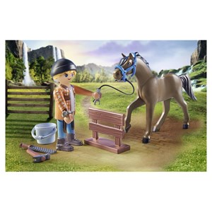 Maréchal ferrant et son cheval