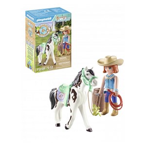 Ellie & son cheval sawdust