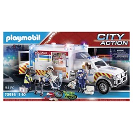 Ambulance avec secouristes et blessé