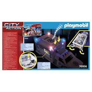 Ambulance avec secouristes et blessé