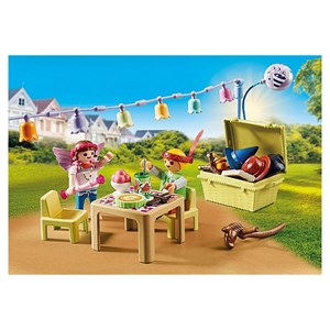 Enfants avec décorations de fête