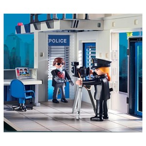 Poste de police et vehicules