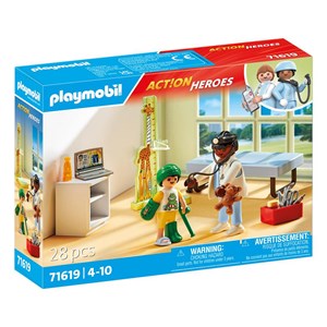 Pediatre avec enfant