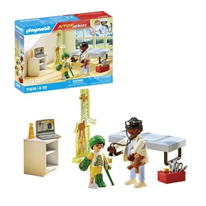 Pediatre avec enfant