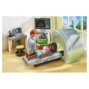 Scanner médical avec patiente