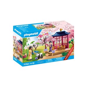 Jardin asiatique avec famille de pandas