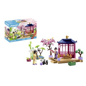 Jardin asiatique avec famille de pandas