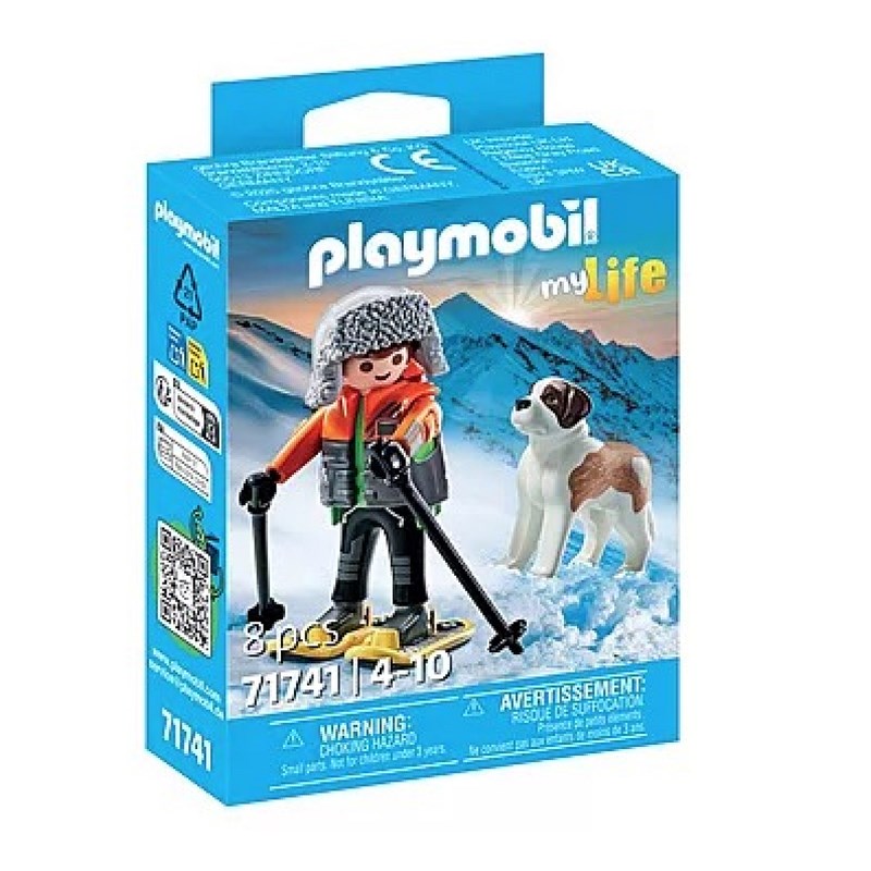 Garçon en raquettes et saint bernard