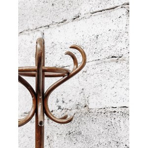 Albert, le porte manteaux en bois n°37