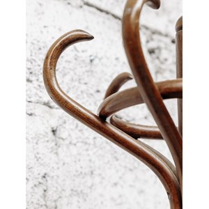 Albert, le porte manteaux en bois n°37