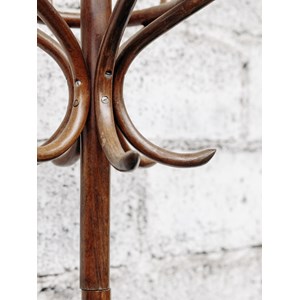 Albert, le porte manteaux en bois n°37