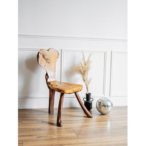 Alma, la chaise brutaliste en bois n°222