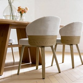 Chaise tissu et bois sapin