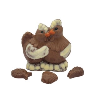 Poules câlines et fritures de pâques en chocolat au lait