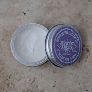 Contour des yeux anti-âge au karité