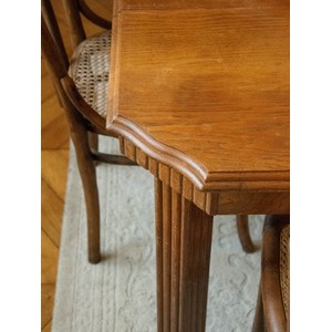 Table à manger sculptée en chêne n°646