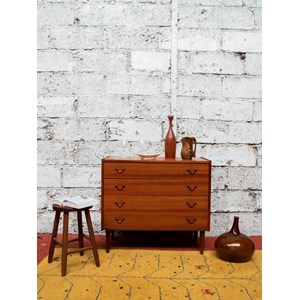 Olga, la commode en bois orangé n°409