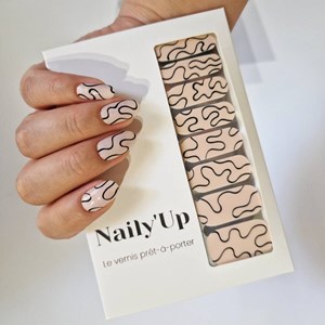 Vernis autocollant wavy wonders - manucure facile longue tenue Nude ondulations noires