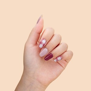 Vernis autocollant gingham love - manucure facile longue tenue Vichy bordeaux