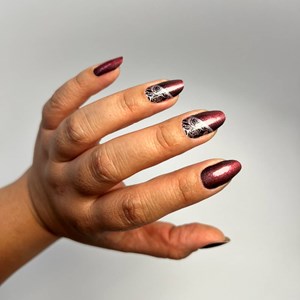 Vernis autocollant velvet rose - manucure facile longue tenue Bordeaux dentelle