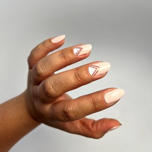 Vernis autocollant nude geometrie - manucure facile longue tenue Nude graphique