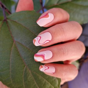 Vernis autocollant wavy vibes - manucure facile longue tenue Wavy rose