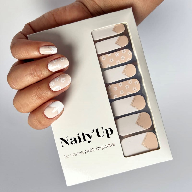 Vernis autocollant daisy nude - manucure facile longue tenue