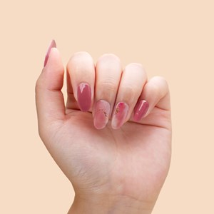 Stickers ongles en gel rouge nude - manucure facile en gel uv Rouge marbré