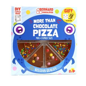 Pizza 8 parts en chocolat au lait décoré de confiseries