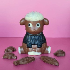 Agneau et fritures de pâques en chocolat au lait