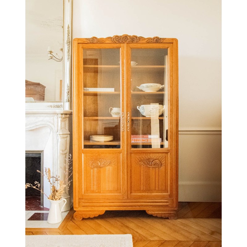 Vitrine en chêne sculpté et verre n°179