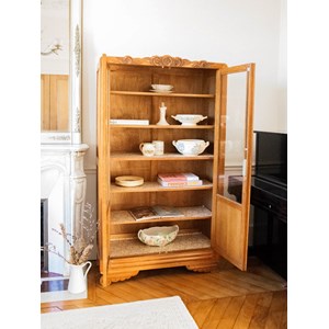 Vitrine en chêne sculpté et verre n°179