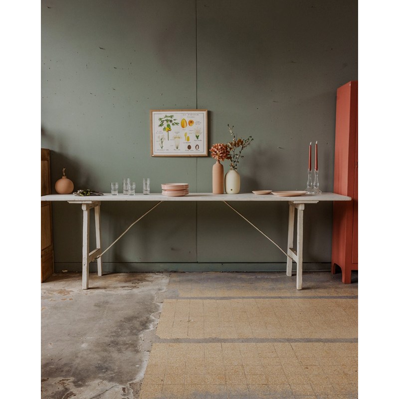 Table à manger en bois blanc n°663