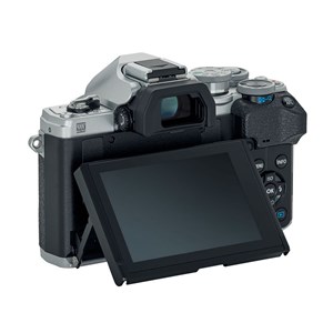 Olympus om-d e-m10 iv silver + objectif m.zuiko digital ed 14-150mm f3.5-5.6 ii