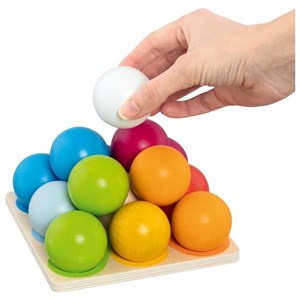 Pyramide de boules en bois