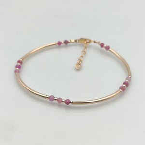 Jonc artisanal en goldfilled et rubis