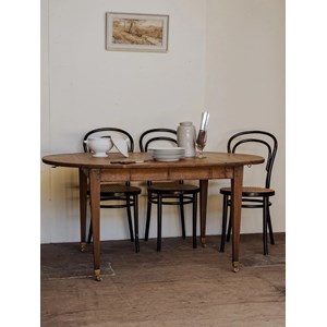 Romy, la table à manger en bois n°674