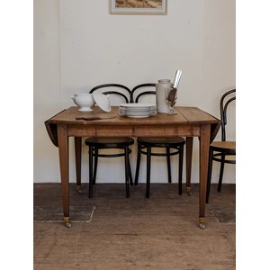 Romy, la table à manger en bois n°674