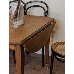 Romy, la table à manger en bois n°674