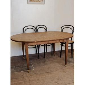 Romy, la table à manger en bois n°674