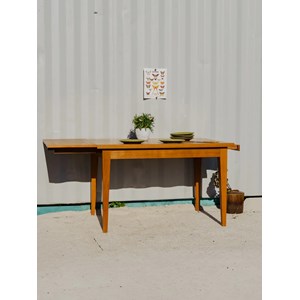 Romy, la table à manger en bois n°679