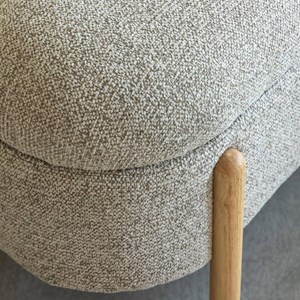 Banc gris clair en tissu