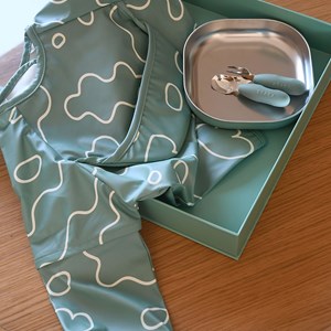Coffret cadeau set repas couverts et bavoir vert sauge
