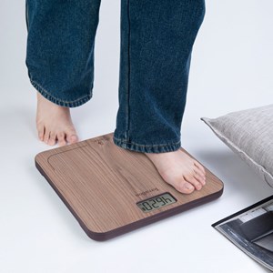 Power free -  pèse personne sans piles si batterie effet noyer