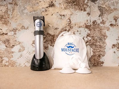 Bavoir à barbe + tondeuse