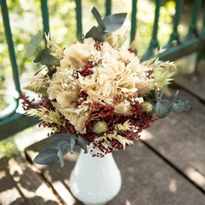 Bouquet de fleurs séchées rouge