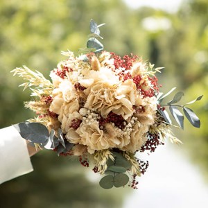 Bouquet de fleurs séchées rouge