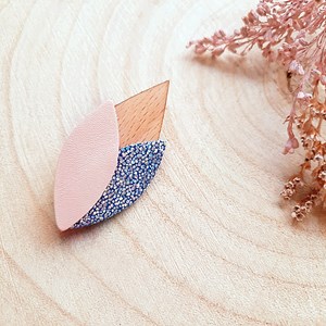 Broche en bois et cuir tulipe sirène